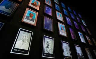 In pics: "lights out" mourning ceremony for Nanjing Massacre survivors who passed away this year